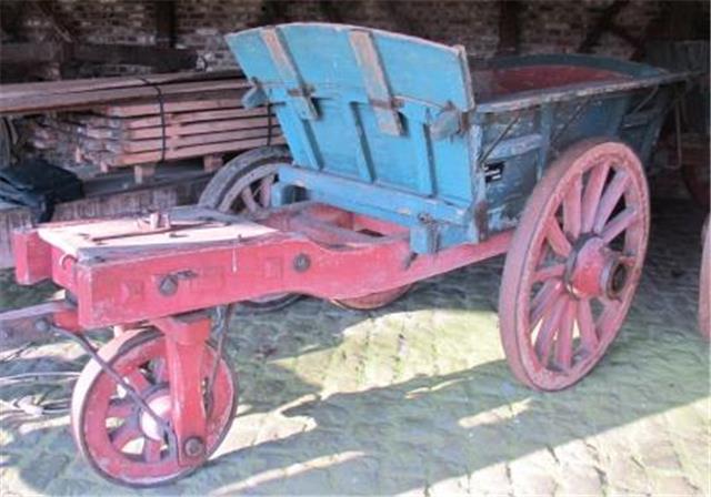 Driewielkar met geknikte draagboom, Karrenmuseum Essen